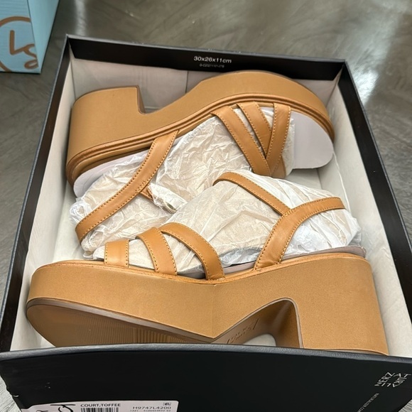 Naturalizer Court Platform Sandal - Picture 2 of 7